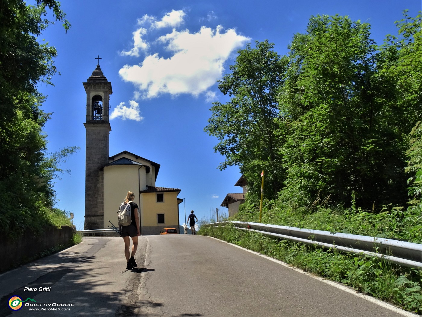 78 Chiudiamo l'anello del Suchello rientrando alla Forcella del Suchello-Santuario Madonna della neve.JPG